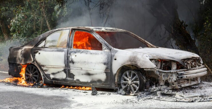 voiture prend feu